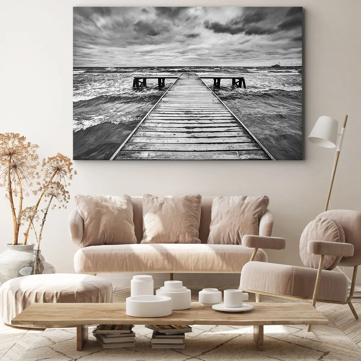 Impression sur toile - Image sur toile - Une vue en noir et blanc d'une jetée en bois sur une mer agitée. - 120x80cm - J'attends que le vent, ça le chassera... - Décoration murale moderne pour le salon et la chambre ARTTOR