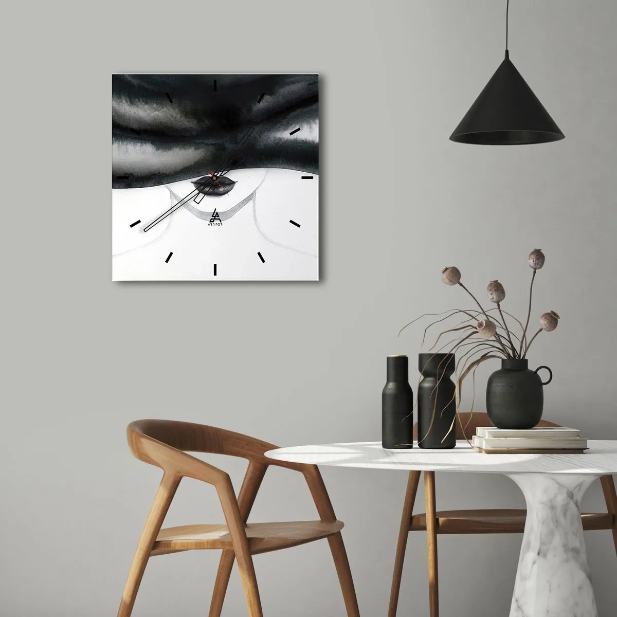 Horloge murale - Pendule murale - Un portrait subtil d'une femme au visage couvert dans un style monochrome. - 30x30cm - Un mystère sensuel - Décoration murale moderne pour le salon et la chambre ARTTOR
