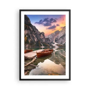 Affiche dans un cadre noir - Poster - Bateaux en bois sur un lac entouré de montagnes au coucher du soleil - 50x70cm - Promesse du jour - Décoration murale moderne pour le salon et la chambre ARTTOR