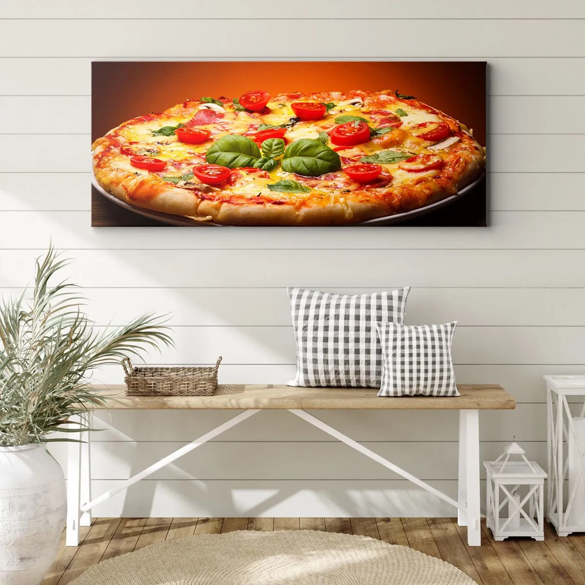 Impression sur toile - Image sur toile - Pizza aux tomates et au basilic sur une table en bois - 160x50cm - Mamma mia! - Décoration murale moderne pour le salon et la chambre ARTTOR