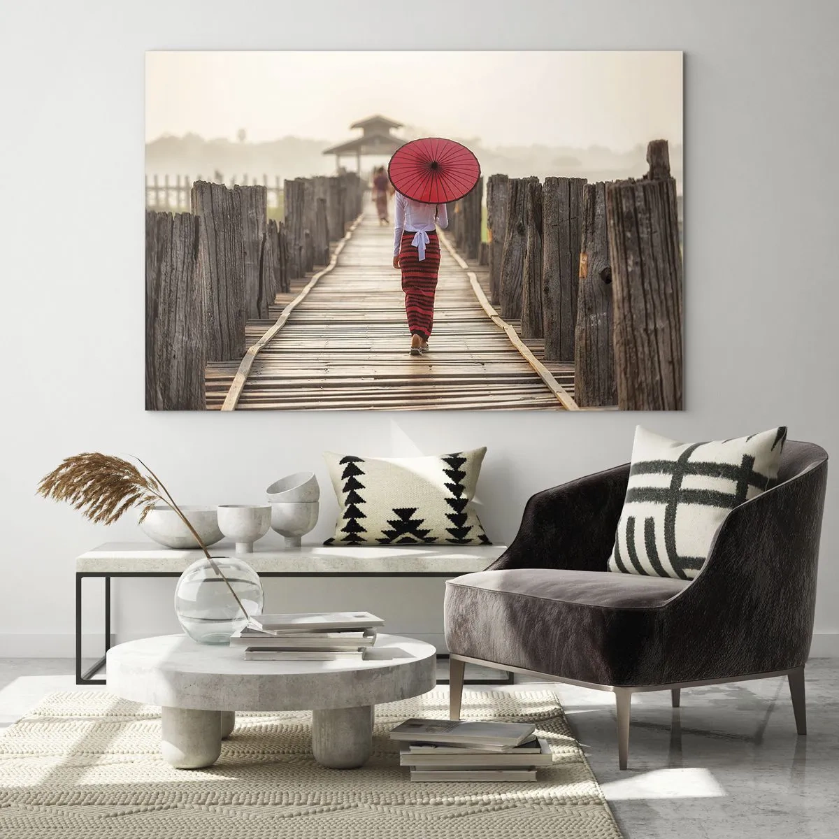 Impression sur verre - Image sur verre - Une femme avec un parapluie rouge sur un pont en bois - 120x80cm - Sur le vieux pont - Décoration murale moderne pour le salon et la chambre ARTTOR