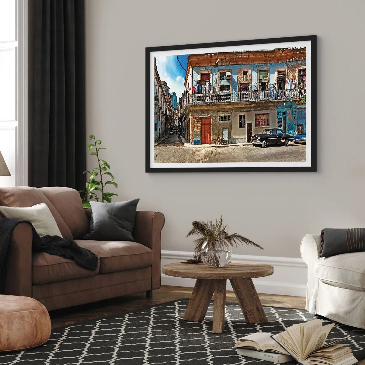 Affiche dans un cadre noir - Poster - Des immeubles colorés et une voiture classique dans le paysage urbain - 100x70cm - Climat hawaïen - Décoration murale moderne pour le salon et la chambre ARTTOR