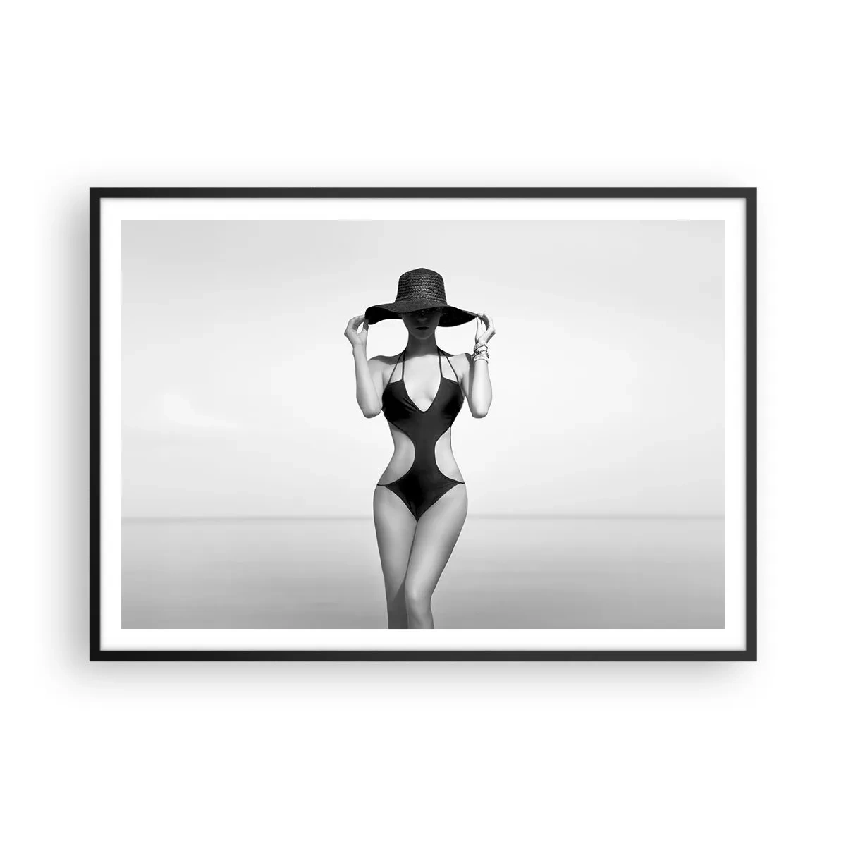 Affiche dans un cadre noir - Poster - Silhouette noire et blanche d'une femme portant un chapeau sur fond de mer - 100x70cm - Mon prénom? Élégance - Décoration murale moderne pour le salon et la chambre ARTTOR