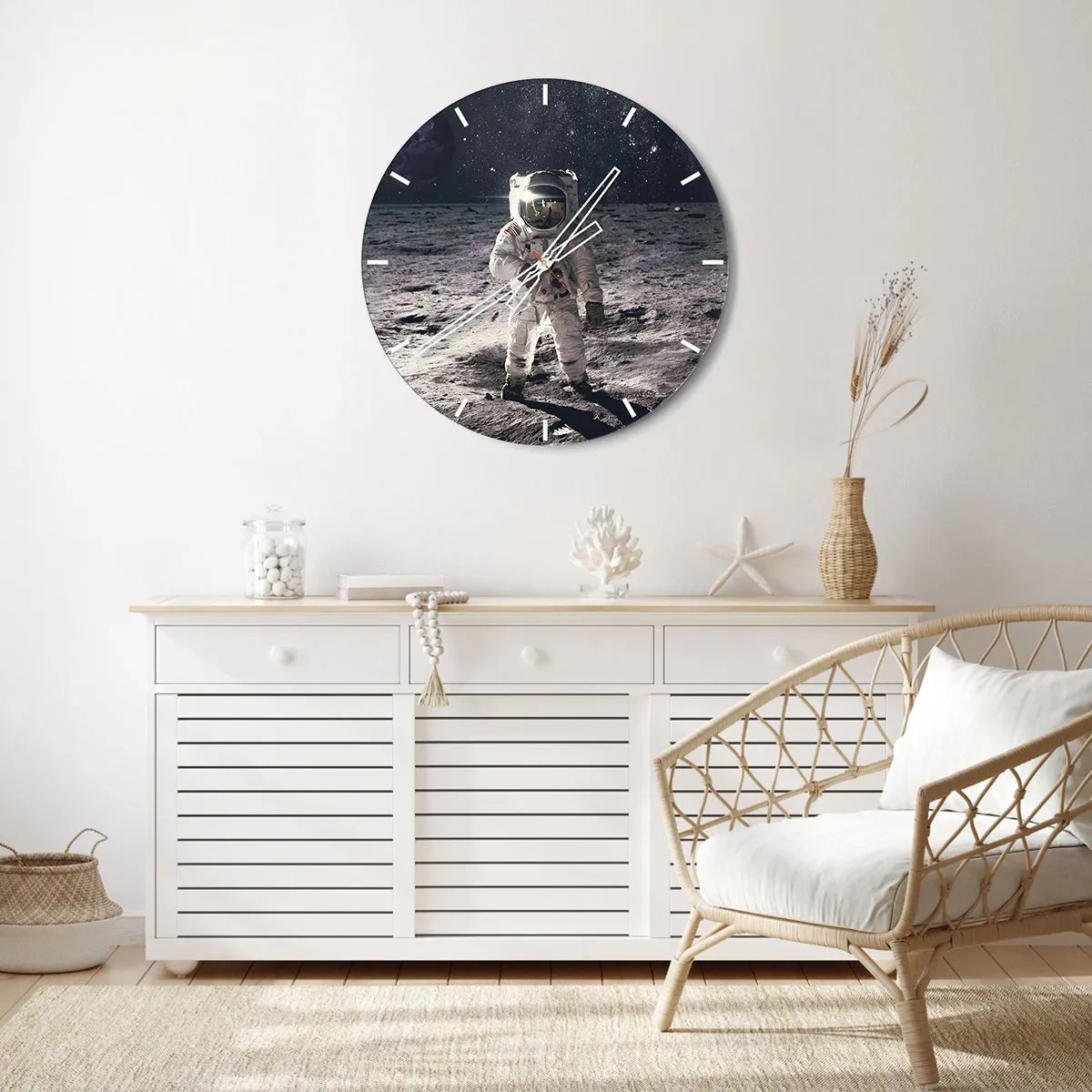 Horloge murale - Pendule murale - Astronaute sur la surface lunaire - 30x30cm - Salutations de la lune - Décoration murale moderne pour le salon, la cuisine et la chambre ARTTOR