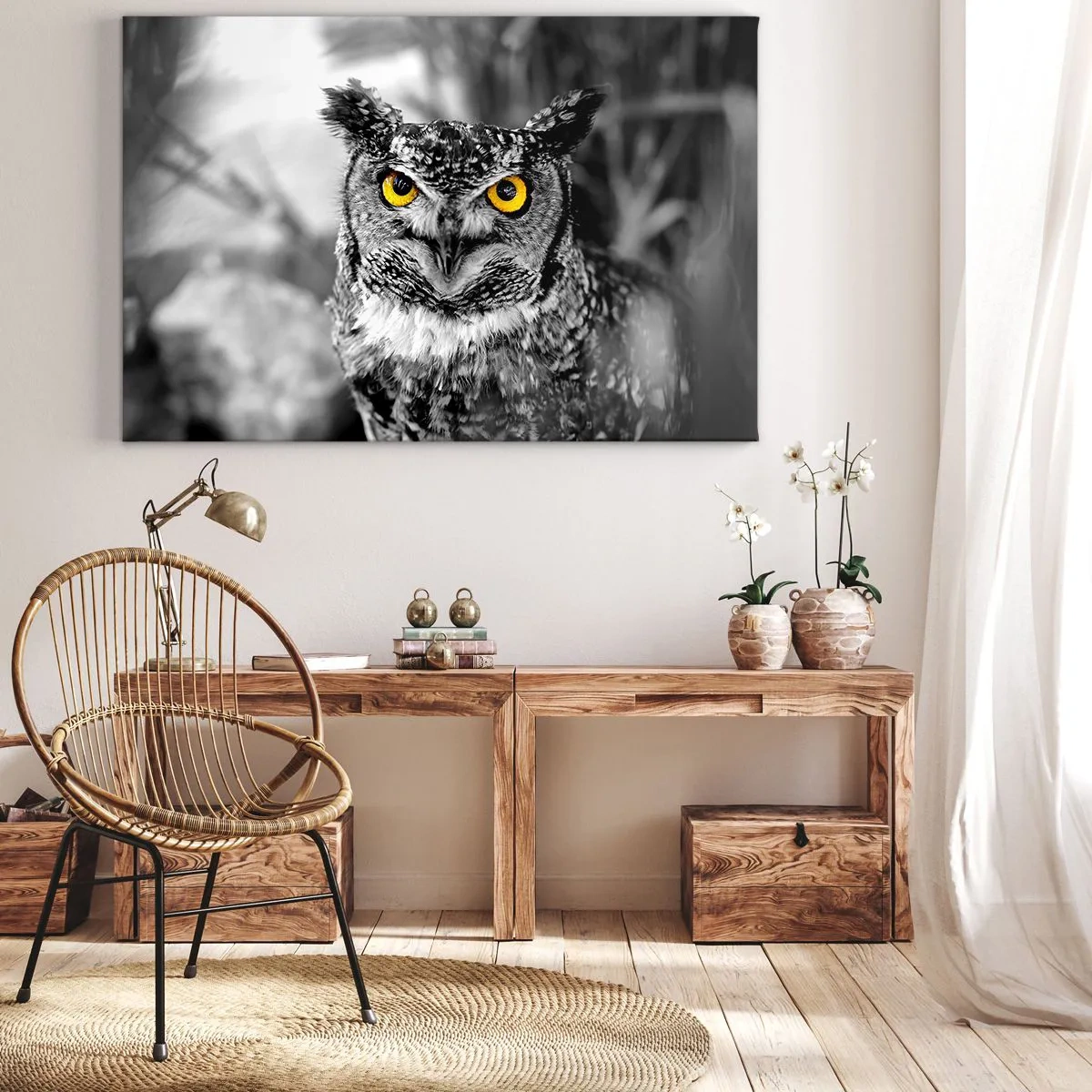 Impression sur toile - Image sur toile - Une photo en noir et blanc d'un hibou aux yeux jaunes - 100x70cm - Rien ne se cachera - Décoration murale moderne pour le salon et la chambre ARTTOR
