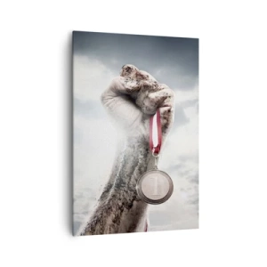 Impression sur toile - Image sur toile - Une main levée avec une médaille contre un ciel nuageux - 70x100cm - Per aspera ad astra - Décoration murale moderne pour le salon et la chambre ARTTOR