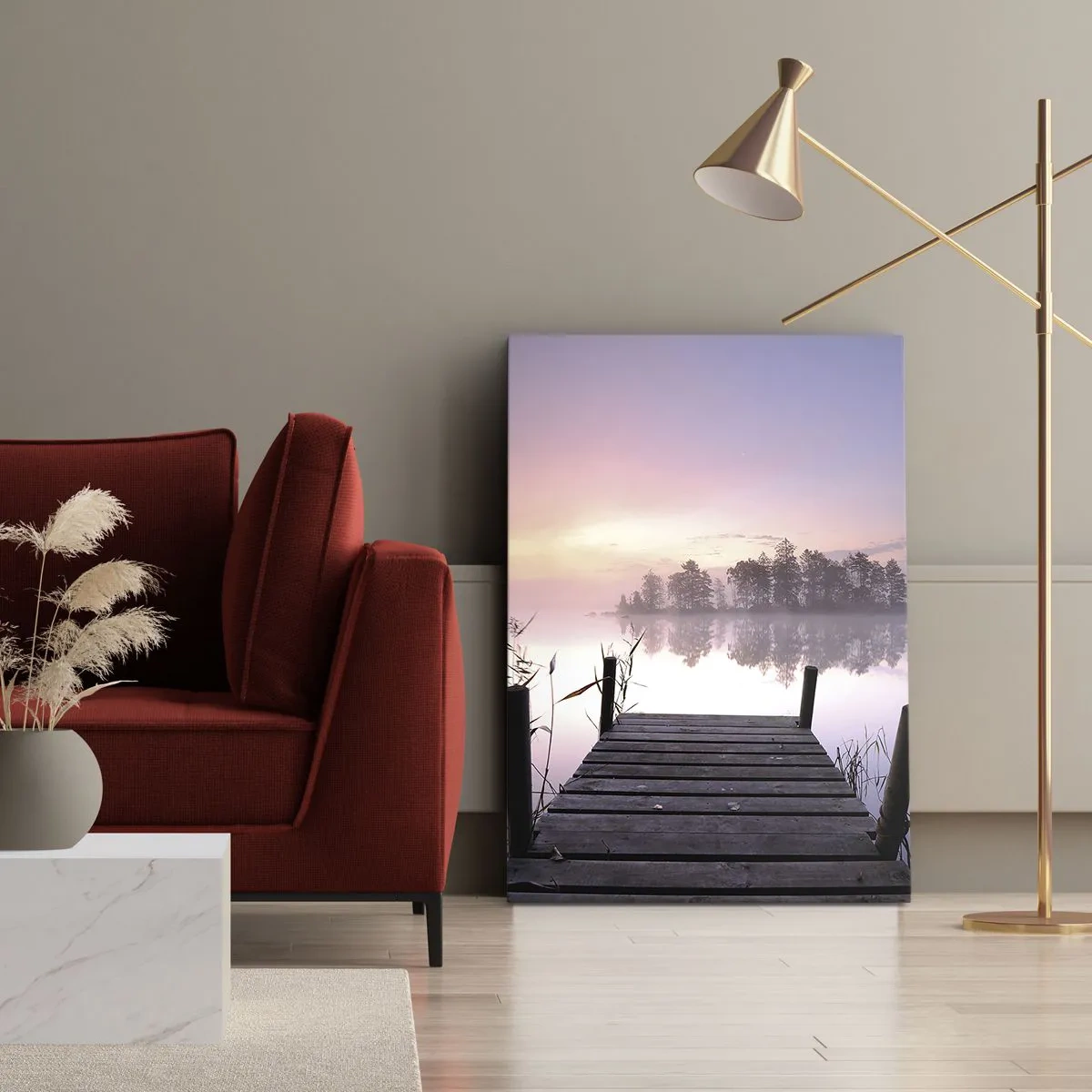 Impression sur toile - Image sur toile - Une jetée au bord du lac à l'aube avec du brouillard et un ciel pastel - 50x70cm - De la brume lilas… - Décoration murale moderne pour le salon et la chambre ARTTOR