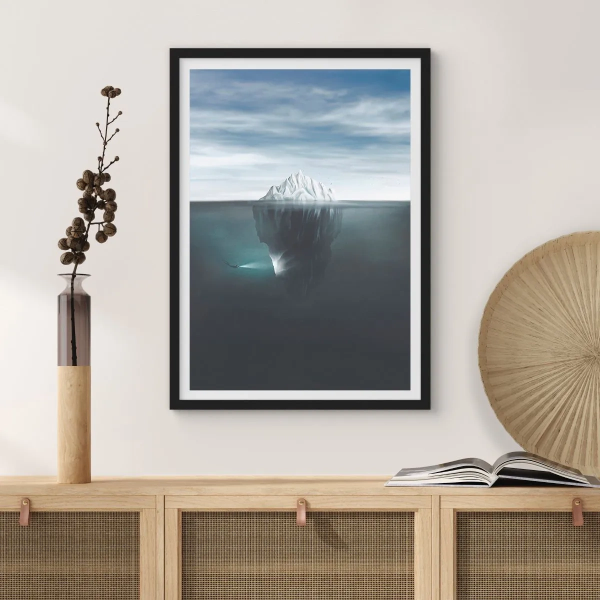 Affiche dans un cadre noir - Poster - Un iceberg avec une masse énorme cachée sous l'eau - 50x70cm - Mystère sous-marin - Décoration murale moderne pour le salon et la chambre ARTTOR