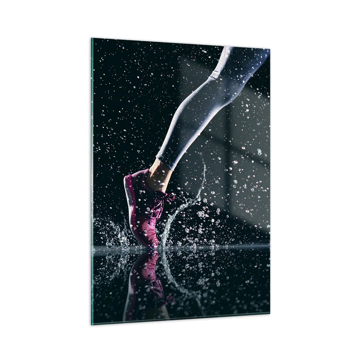 Impression sur verre - Image sur verre - Courir dans l'eau avec des chaussures de sport sur un fond sombre - 50x70cm - Combien de force dans les jambes - Décoration murale moderne pour le salon et la chambre ARTTOR