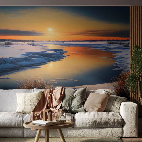 Papier Peint Photo Premium Sand - Une rivière enneigée à la lueur d'un coucher de soleil hivernal - 100x70cm - Coucher de soleil d'hiver - Décoration murale moderne pour le salon et la chambre ARTTOR