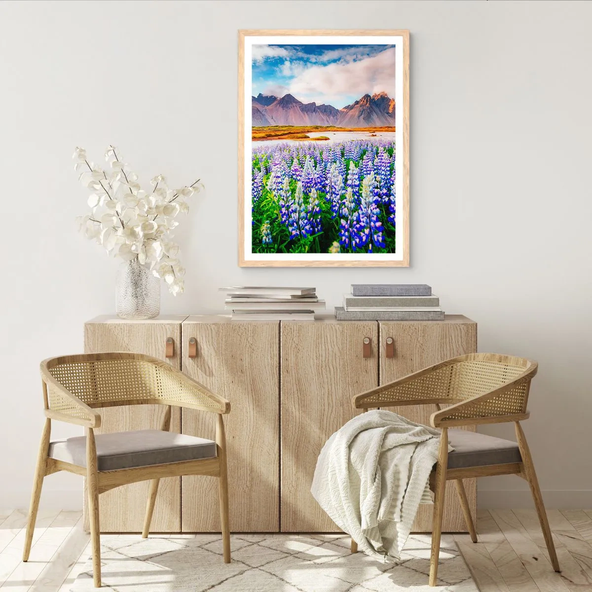 Affiche dans un chêne clair - Poster - La force et l'austérité côtoient la douceur - 61x91 cm