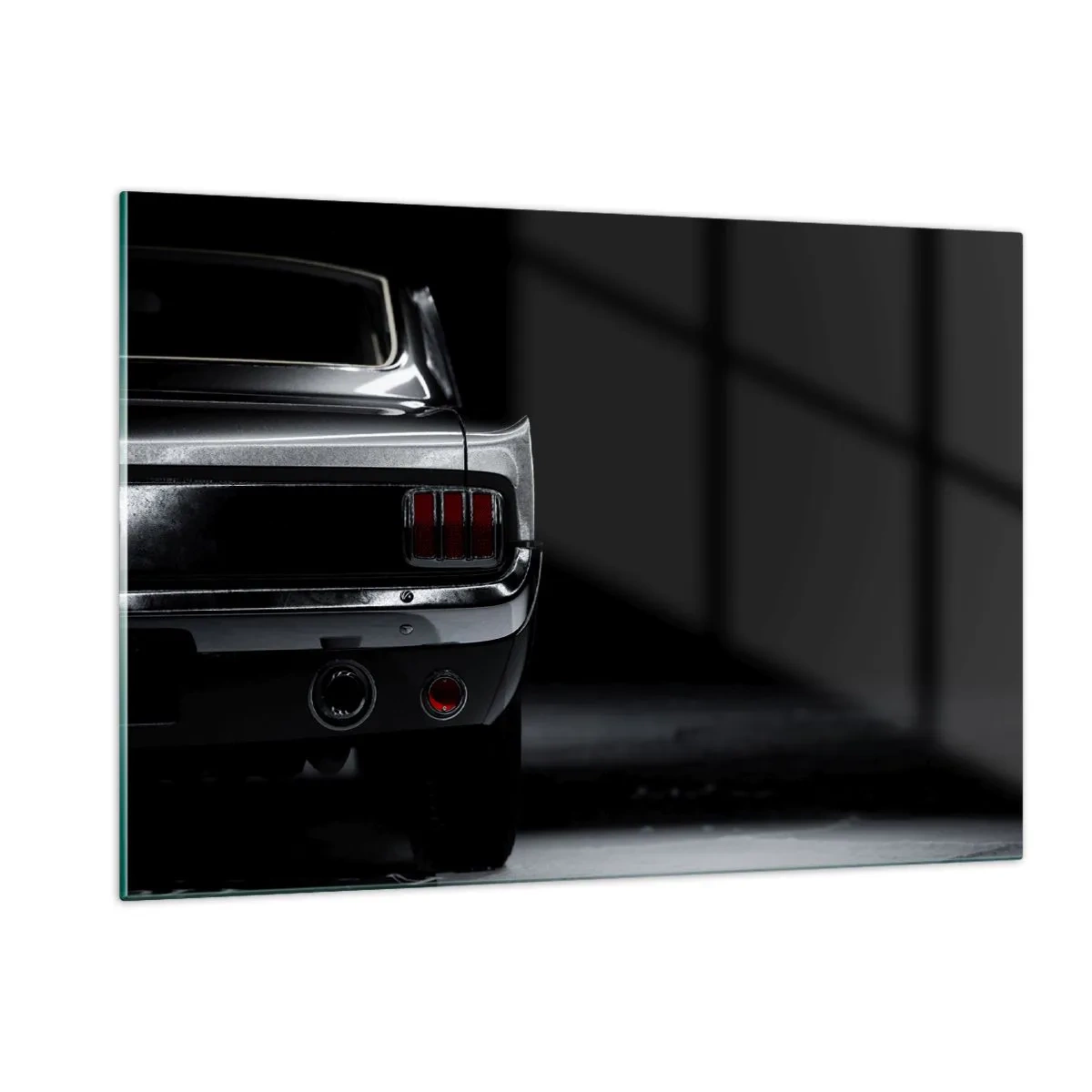 Impression sur verre - Image sur verre - L'arrière d'une voiture classique dans un intérieur sombre et élégant - 120x80cm - Le charme du classique - Décoration murale moderne pour le salon et la chambre ARTTOR