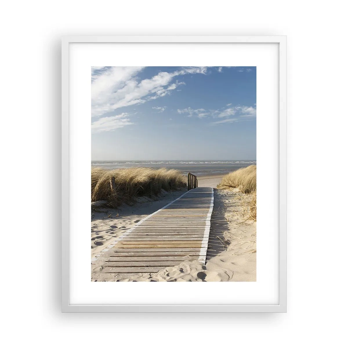 Affiche dans un cadre blanc - Poster - Derrière la dune, dans le bruissement de l'herbe - 40x50 cm