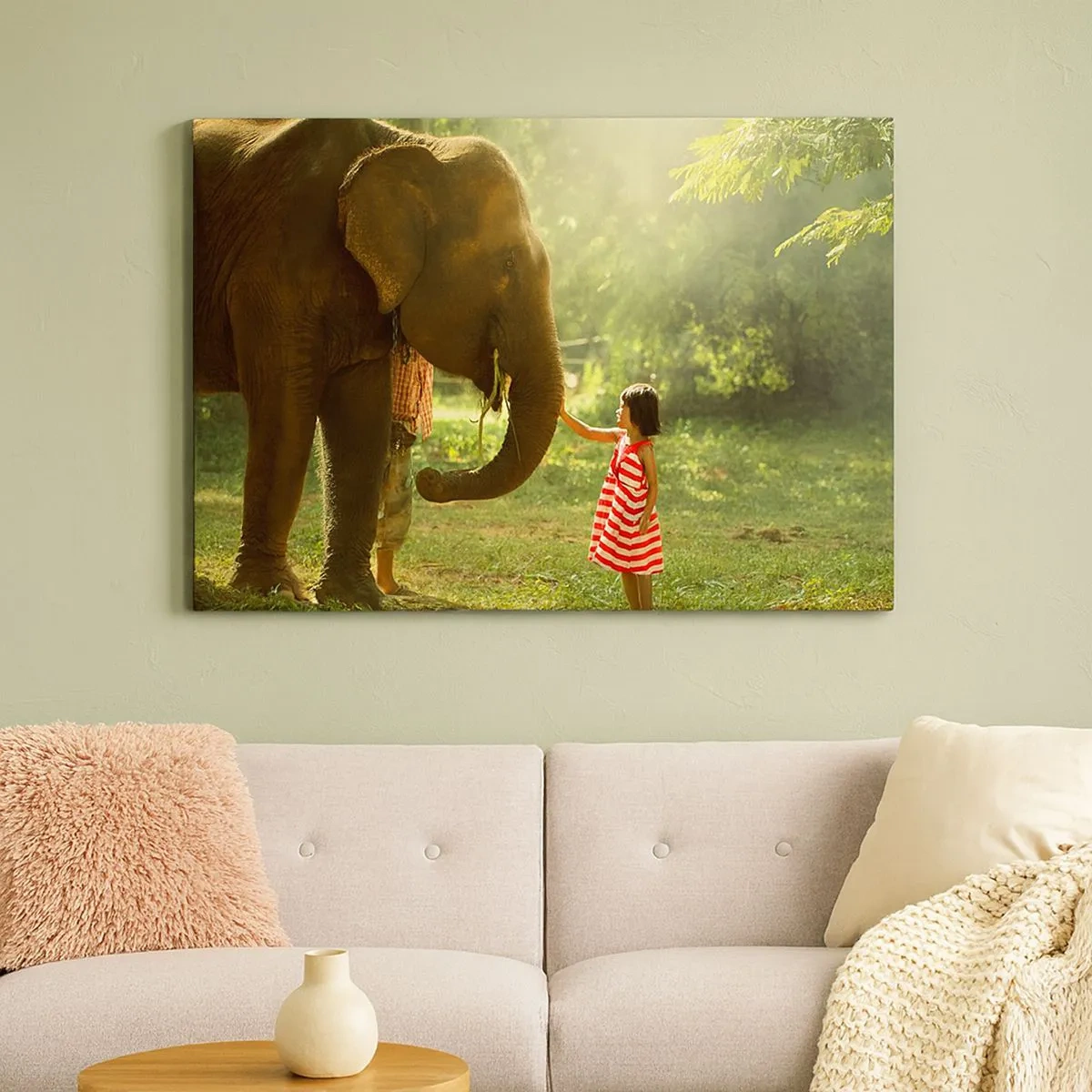 Impression sur toile - Image sur toile - Une fille en robe rouge touchant un éléphant dans la forêt. - 70x50cm - La force de l'amitié - Décoration murale moderne pour le salon et la chambre ARTTOR