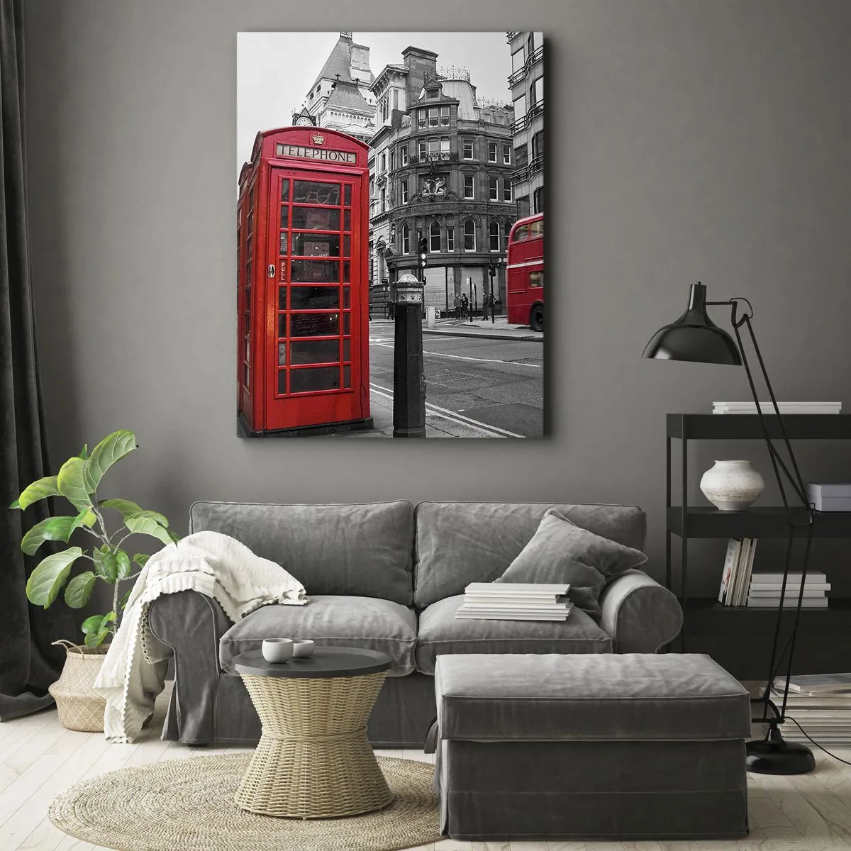 Impression sur toile - Image sur toile - Une cabine téléphonique rouge et un bus à impériale à Londres avec la ville en arrière-plan - 70x100cm - Le plus rouge d'Europe - Décoration murale moderne pour le salon et la chambre ARTTOR