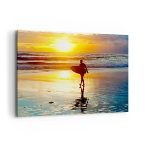 Impression sur toile - Image sur toile - Un surfeur marchant sur la plage au coucher du soleil avec une planche à la main. - 100x70cm - Le retour du guerrier - Décoration murale moderne pour le salon et la chambre ARTTOR
