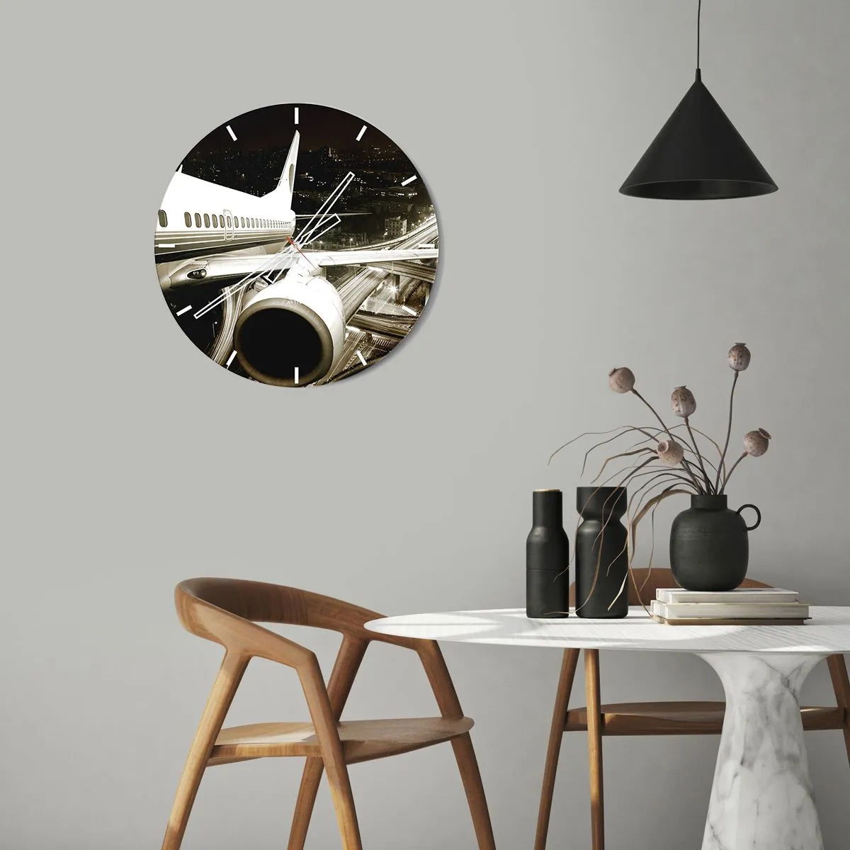 Horloge murale - Pendule murale - Un avion sur fond de ville nocturne - 30x30cm - Vole dans la nuit - Décoration murale moderne pour le salon, la cuisine et la chambre ARTTOR