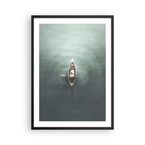 Affiche dans un cadre noir - Poster - Vue aérienne d'un bateau dérivant sur une eau calme - 50x70cm - À travers le lac de la lune - Décoration murale moderne pour le salon et la chambre ARTTOR