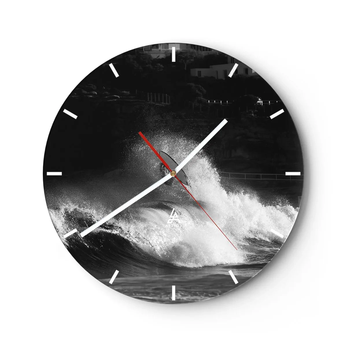 Horloge murale - Pendule murale - Un surfeur sur une vague dans une composition en noir et blanc - 30x30cm - Défi accepté! - Décoration murale moderne pour le salon, la cuisine et la chambre ARTTOR