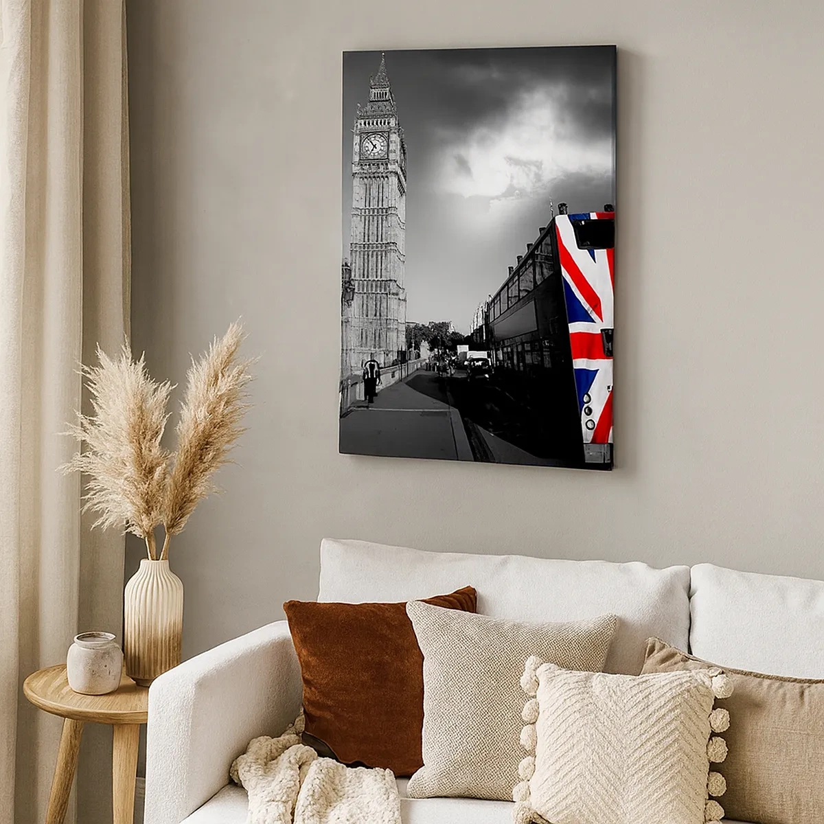 Impression sur toile - Image sur toile - Big Ben et un bus avec un drapeau britannique sur fond noir et blanc - 50x70cm - Fière et grande - Décoration murale moderne pour le salon et la chambre ARTTOR