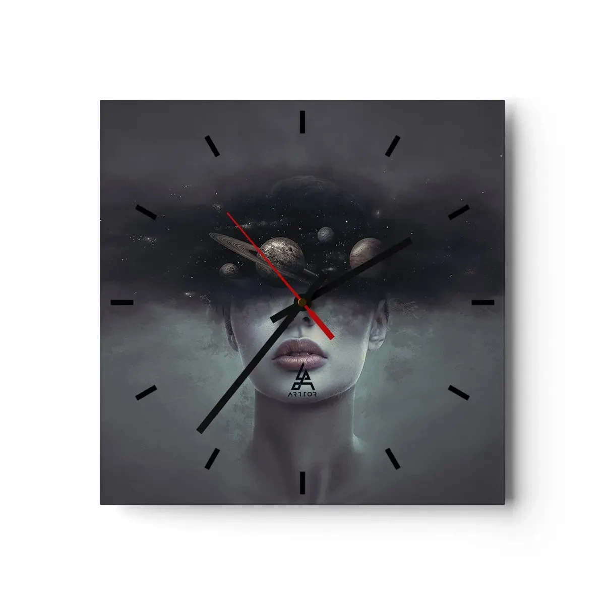 Horloge murale - Pendule murale - Un visage de femme avec un motif de planète et d'espace en arrière-plan - 30x30cm - Et les planètes deviennent folles... - Décoration murale moderne pour le salon et la chambre ARTTOR