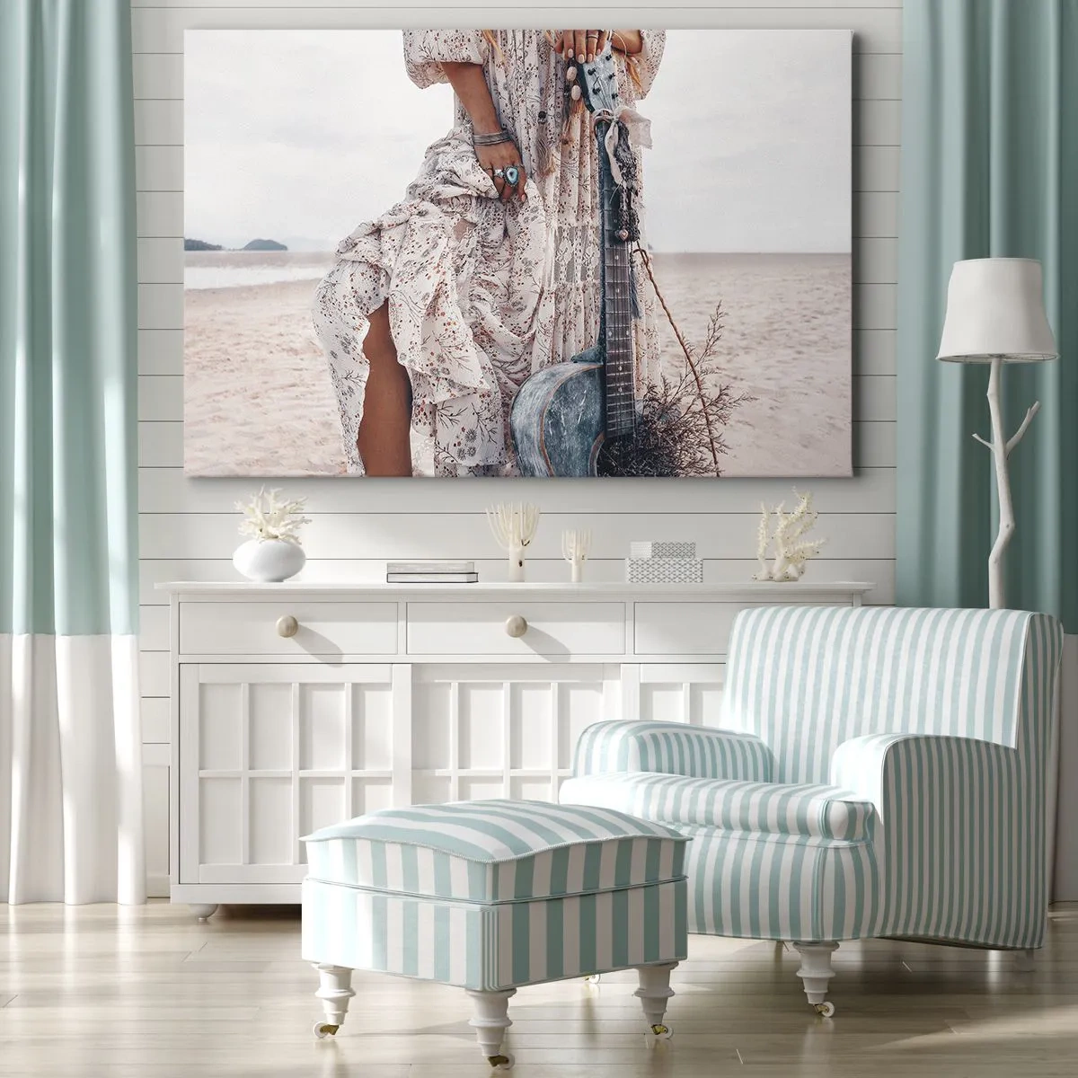 Impression sur toile - Image sur toile - Femme de style bohème avec guitare sur la plage - 70x50cm - Enfant de fleur en route - Décoration murale moderne pour le salon et la chambre ARTTOR
