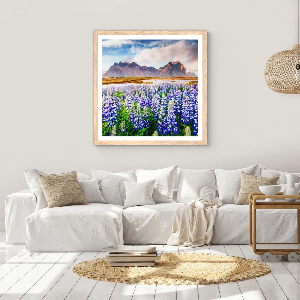 Affiche dans un chêne clair - Poster - La force et l'austérité côtoient la douceur - 50x50 cm