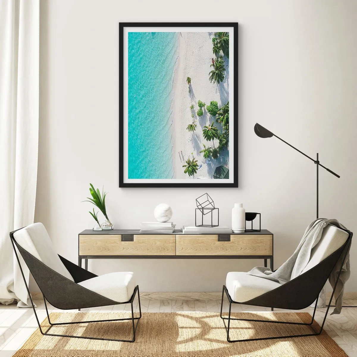 Affiche dans un cadre noir - Poster - Vue aérienne d'une plage tropicale avec des palmiers et une mer bleue - 50x70cm - Vacances au paradis - Décoration murale moderne pour le salon et la chambre ARTTOR