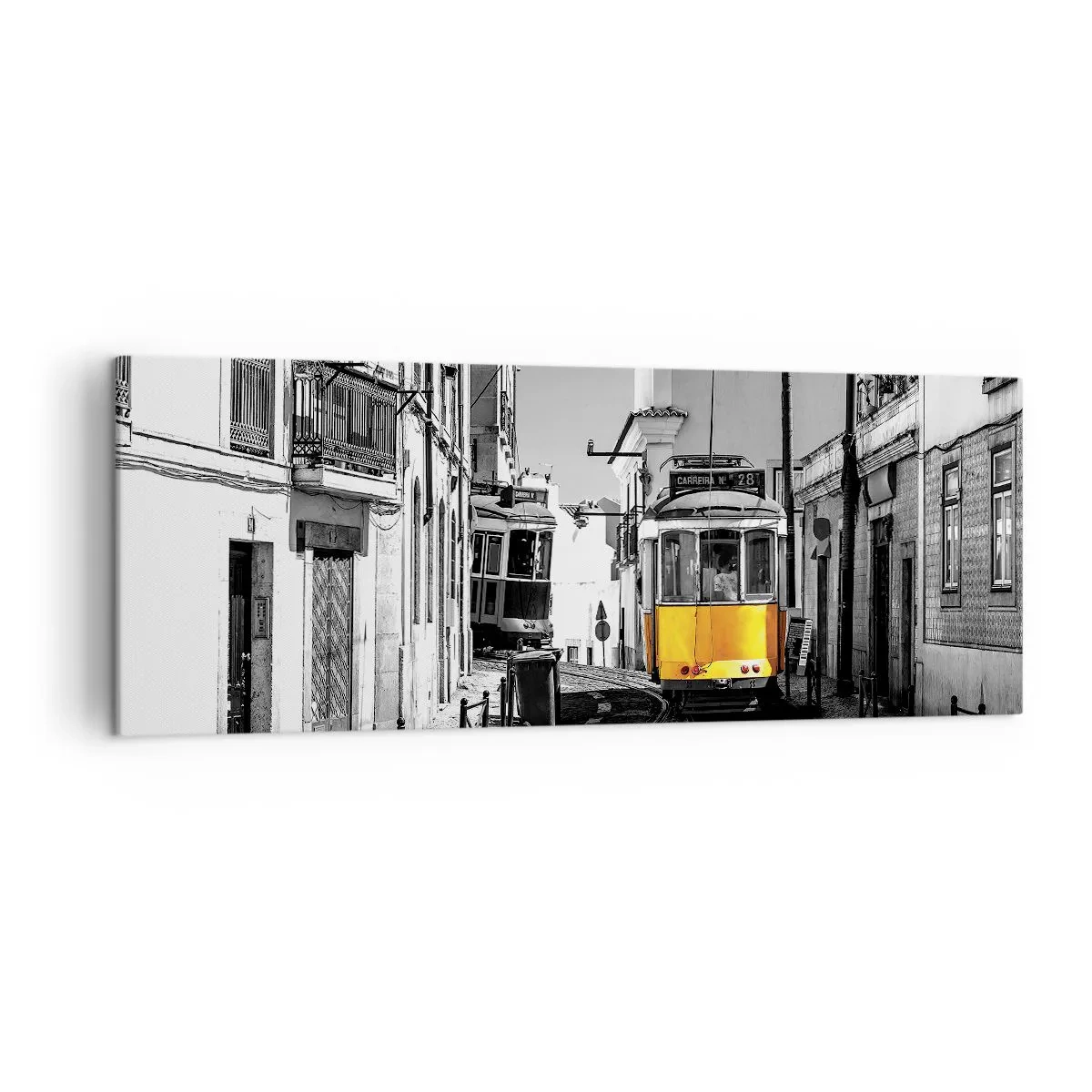 Impression sur toile - Image sur toile - Un tramway jaune dans les rues de Lisbonne dans un décor monochrome - 140x50cm - L'âme de Lisbonne - Décoration murale moderne pour le salon et la chambre ARTTOR