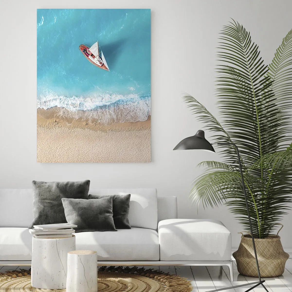 Impression sur verre - Image sur verre - Vue aérienne d'un bateau sur la plage - 70x100cm - A la frontière de l'azur et de l'or - Décoration murale moderne pour le salon et la chambre ARTTOR