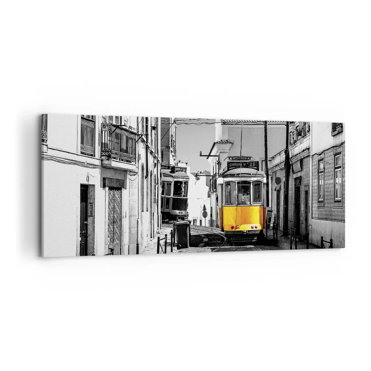 Impression sur toile - Image sur toile - Un tramway jaune dans les rues de Lisbonne dans un décor monochrome - 120x50cm - L'âme de Lisbonne - Décoration murale moderne pour le salon et la chambre ARTTOR