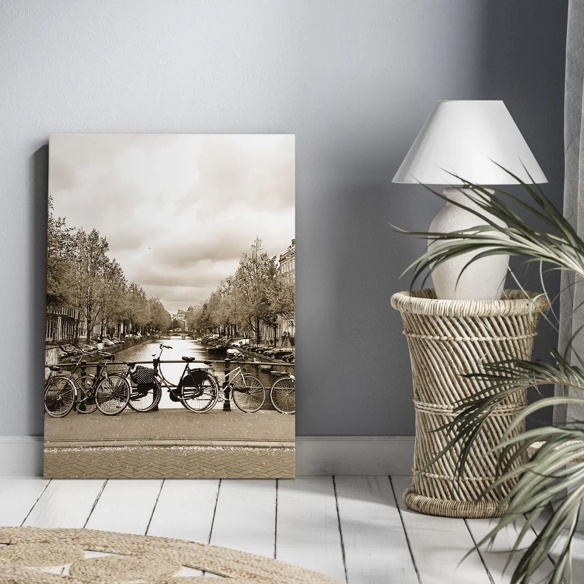 Impression sur toile - Image sur toile - Pont cyclable sur le canal en sépia - 50x70cm - Ambiance hollandaise - Décoration murale moderne pour le salon et la chambre ARTTOR