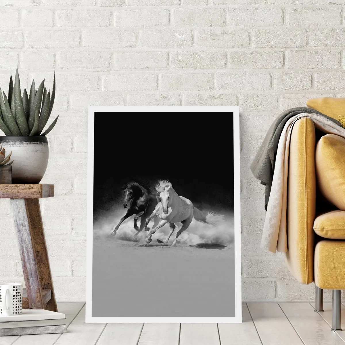 Affiche - Poster - Chevaux au galop sur un fond monochrome - 50x70cm - Galop de la liberté - Décoration murale moderne pour le salon et la chambre ARTTOR