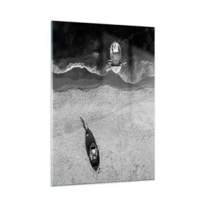 Impression sur verre - Image sur verre - Bateaux noirs et blancs et leurs ombres sur une plage de sable vue d'en haut - 50x70cm - Toujours sur le rivage… - Décoration murale moderne pour le salon et la chambre ARTTOR