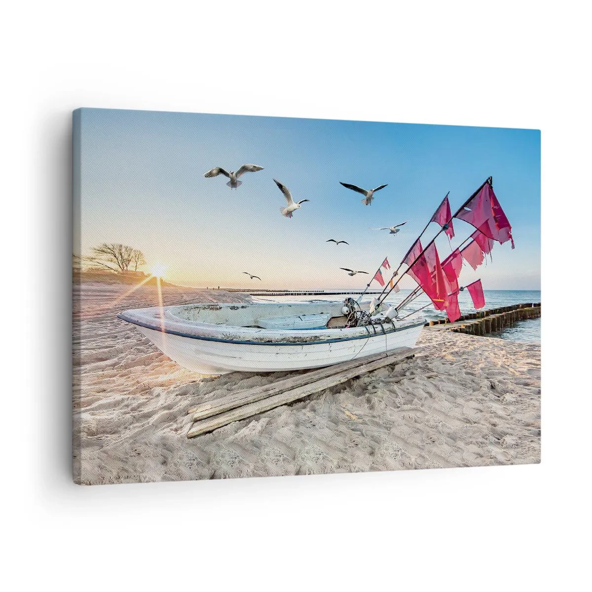 Impression sur toile - Image sur toile - Un bateau sur la plage à l'aube avec des mouettes et des drapeaux rouges - 70x50cm - Repos mérité - Décoration murale moderne pour le salon et la chambre ARTTOR