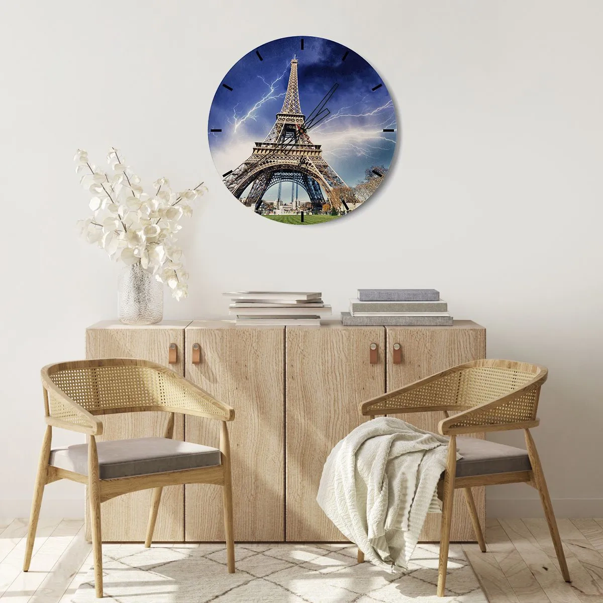 Horloge murale - Pendule murale - La Tour Eiffel pendant un orage dans un ciel sombre - 30x30cm - Maître des tempêtes - Décoration murale moderne pour le salon, la cuisine et la chambre ARTTOR