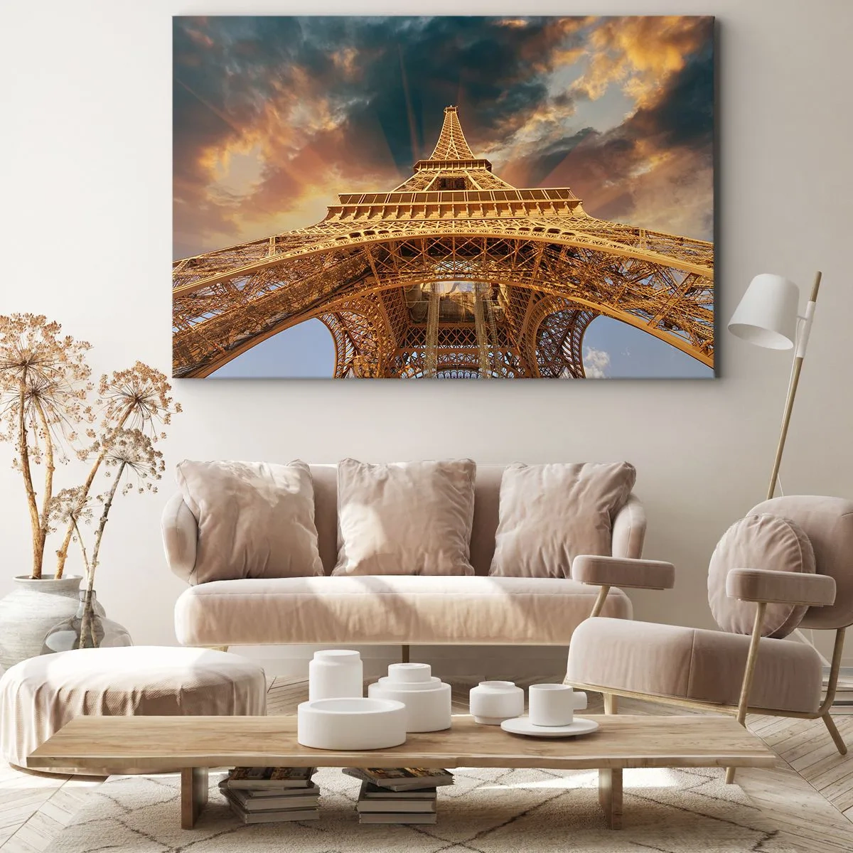 Impression sur toile - Image sur toile - La Tour Eiffel vue d'en bas sur fond de soleil couchant - 120x80cm - Comment l'humanité a atteint le ciel - Décoration murale moderne pour le salon et la chambre ARTTOR