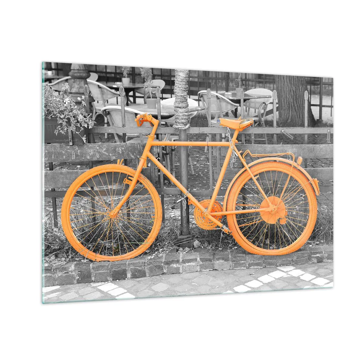 Impression sur verre - Image sur verre - Illustration d'un vélo peint en orange sur un fond noir et blanc. - 100x70cm - Allez, je vais attendre ici - Décoration murale moderne pour le salon et la chambre ARTTOR