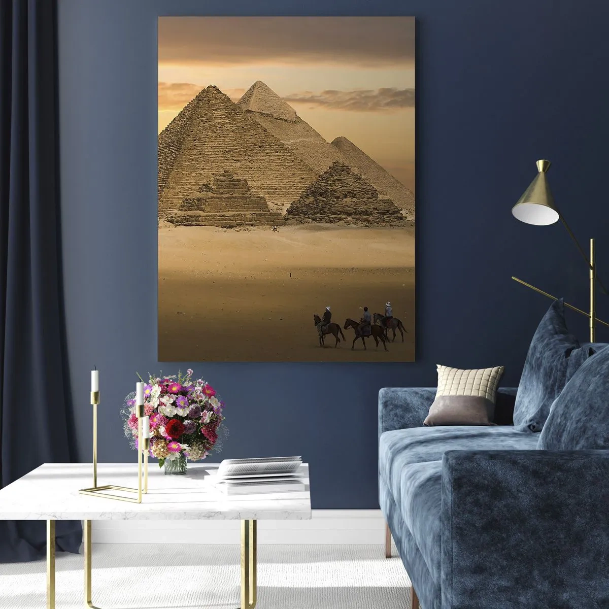 Impression sur verre - Image sur verre - Pyramides d'Égypte au coucher du soleil avec des cavaliers à cheval - 80x120cm - Aucun changement depuis des milliers d'années - Décoration murale moderne pour le salon et la chambre ARTTOR