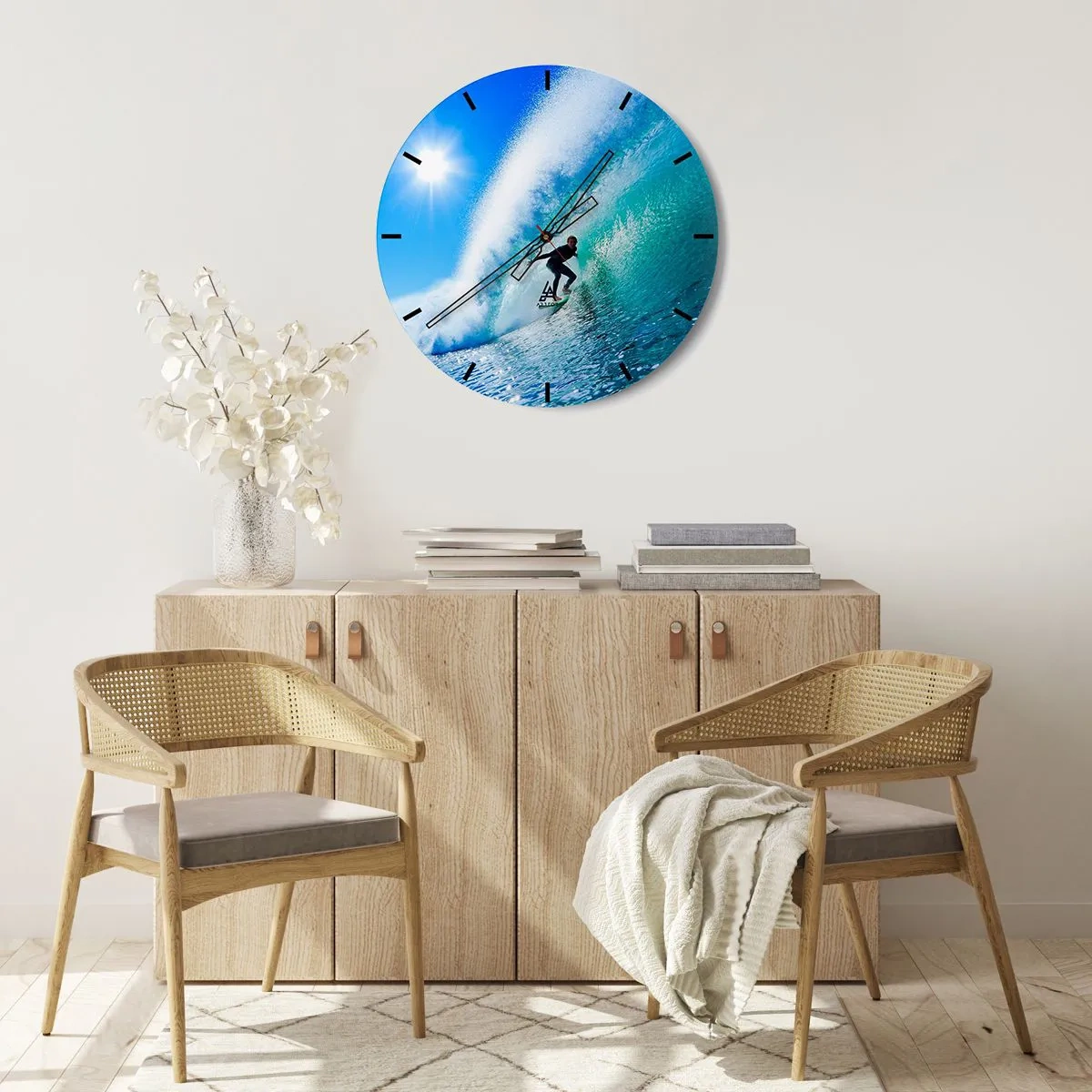 Horloge murale - Pendule murale - Surfeur sur une vague par une journée ensoleillée - 30x30cm - A travers le grand ciel bleu - Décoration murale moderne pour le salon, la cuisine et la chambre ARTTOR