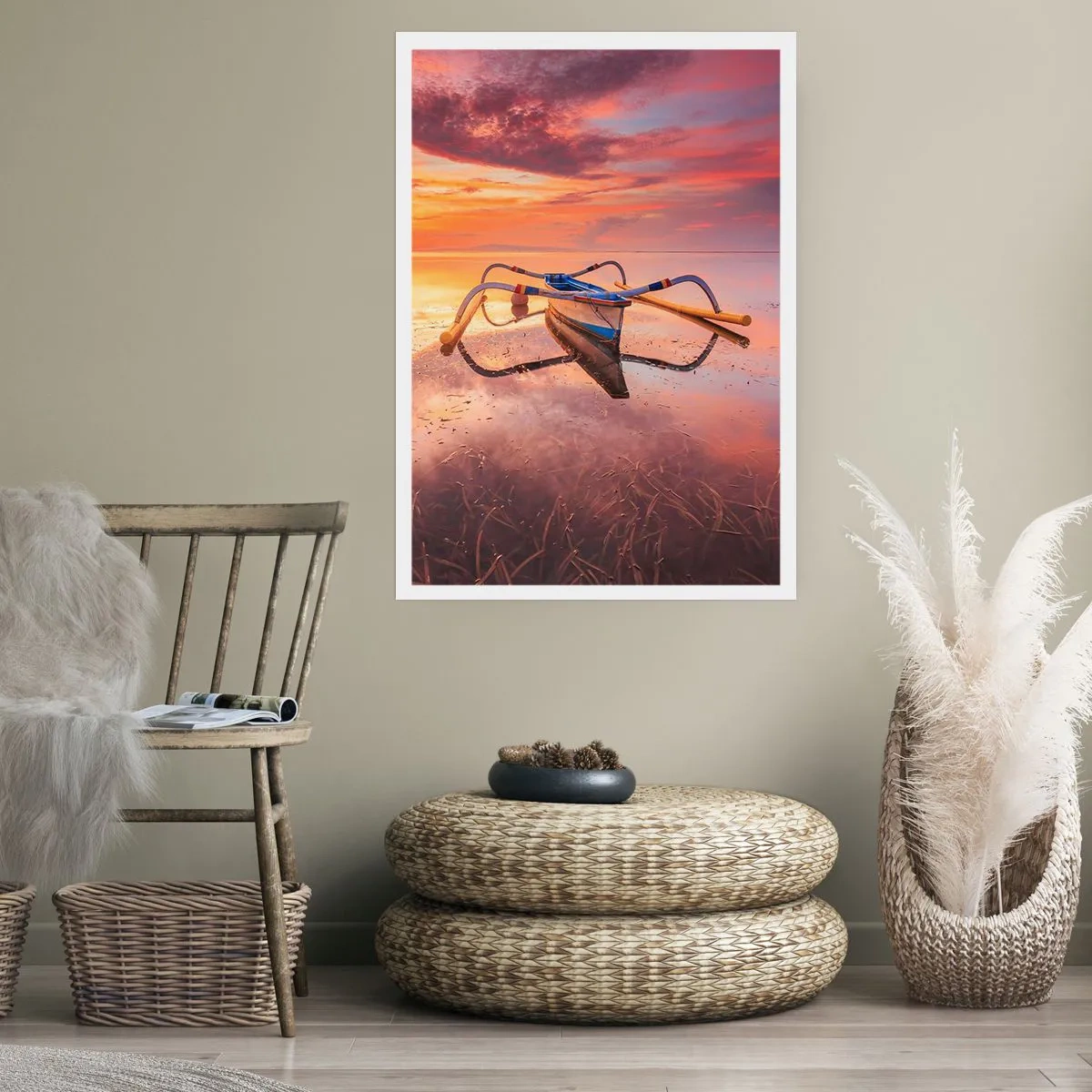 Affiche - Poster - Un bateau sur l'eau pendant un coucher de soleil pittoresque - 50x70cm - Le calme d'une soirée tropicale - Décoration murale moderne pour le salon et la chambre ARTTOR