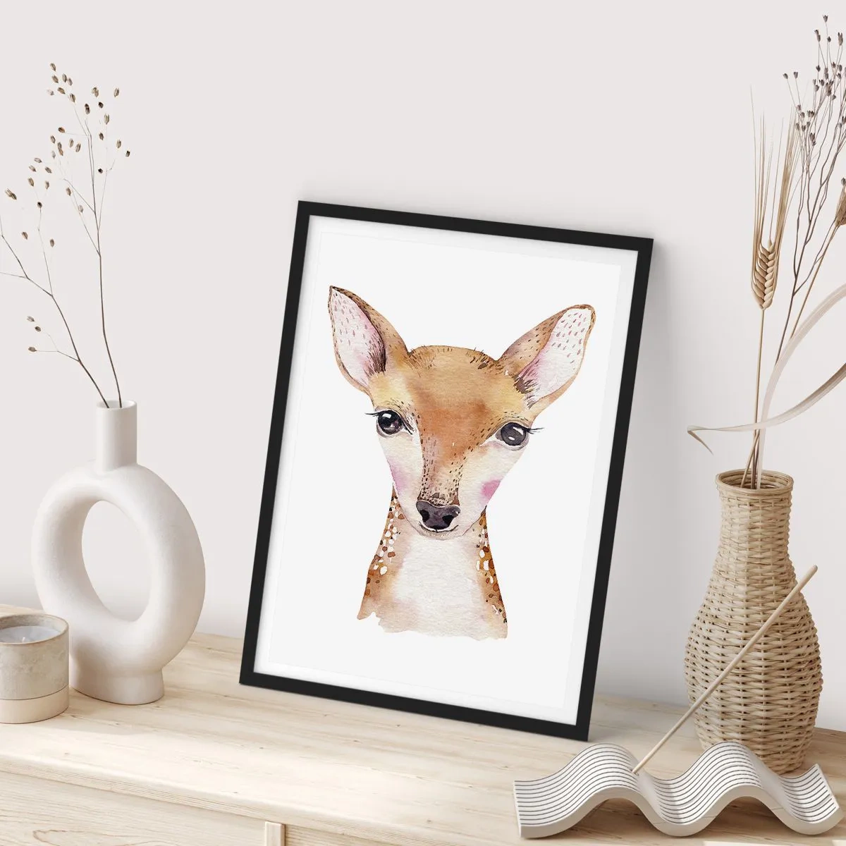 Affiche dans un cadre noir - Poster - Portrait à l'aquarelle d'un jeune faon sur fond blanc - 50x70cm - L'innocence de la nature - Décoration murale moderne pour le salon et la chambre ARTTOR
