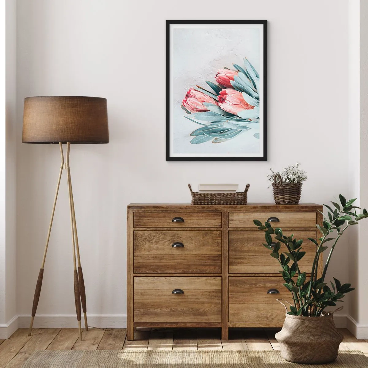 Affiche dans un cadre noir - Poster - Une composition subtile de fleurs de protéa sur un fond clair - 50x70cm - Honte de leur propre beauté - Décoration murale moderne pour le salon et la chambre ARTTOR