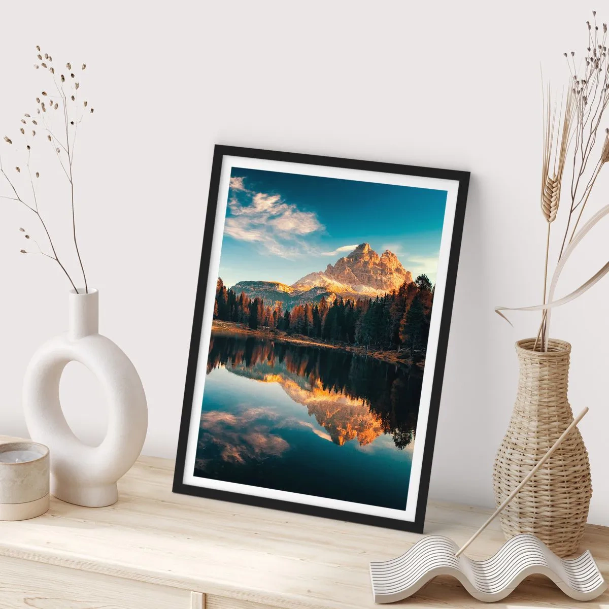 Affiche dans un cadre noir - Poster - Un sommet de montagne se reflétant dans un lac calme - 50x70cm - Double paysage - Décoration murale moderne pour le salon et la chambre ARTTOR