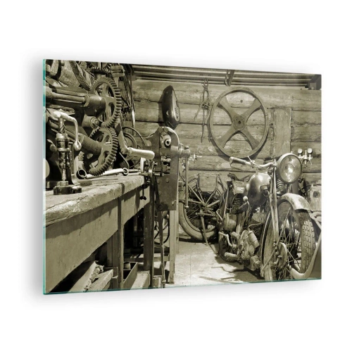 Impression sur verre - Image sur verre - Un atelier avec des outils anciens et une vieille moto - 70x50cm - Dans le hangar de l'oncle Władek - Décoration murale moderne pour le salon et la chambre ARTTOR