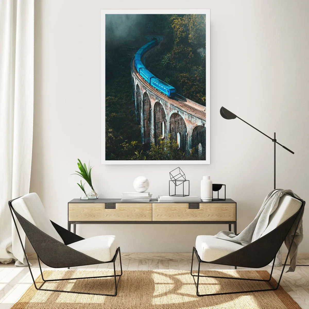 Affiche - Poster - Un train bleu passant sur un viaduc pittoresque - 50x70cm - Train nature - Décoration murale moderne pour le salon et la chambre ARTTOR