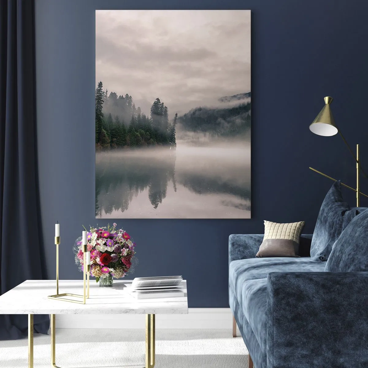 Impression sur verre - Image sur verre - Une forêt brumeuse se reflétant dans un lac calme - 70x100cm - Reflet dans le brouillard - Décoration murale moderne pour le salon et la chambre ARTTOR