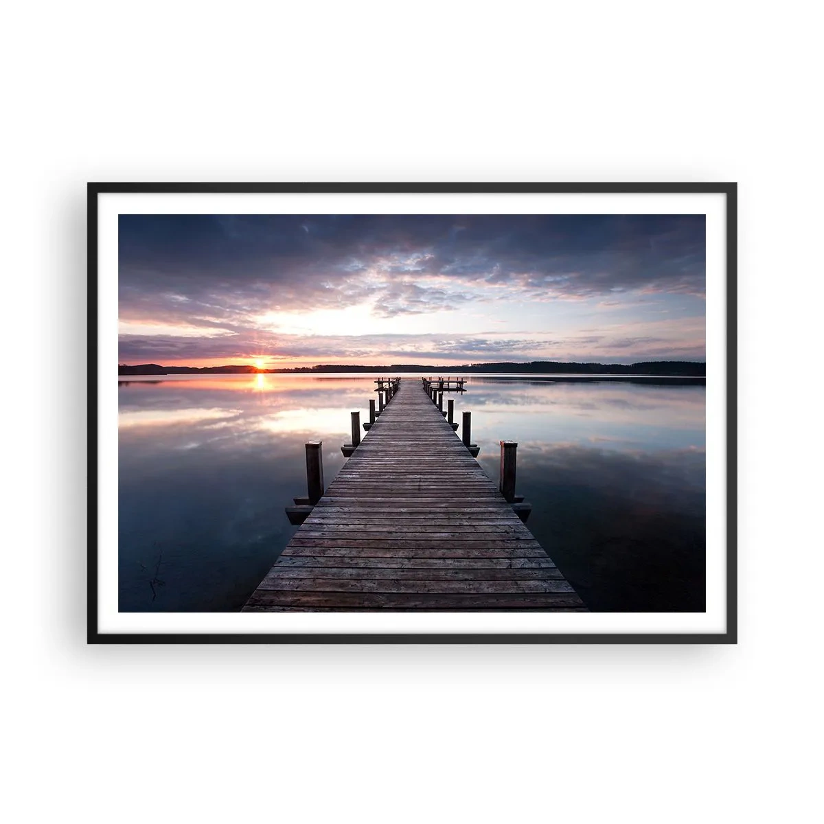Affiche dans un cadre noir - Poster - Une jetée sur un lac au coucher du soleil dans un paysage paisible - 100x70cm - Une frontière tranquille entre le jour et la nuit - Décoration murale moderne pour le salon et la chambre ARTTOR