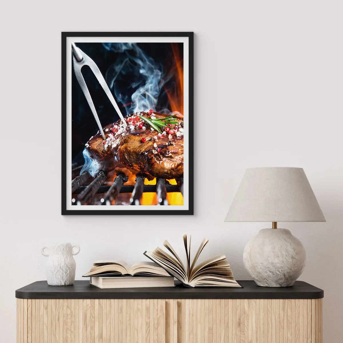 Affiche dans un cadre noir - Poster - Steak grillé aux épices - 50x70cm - Juteux et parfumé - Décoration murale moderne pour le salon et la chambre ARTTOR