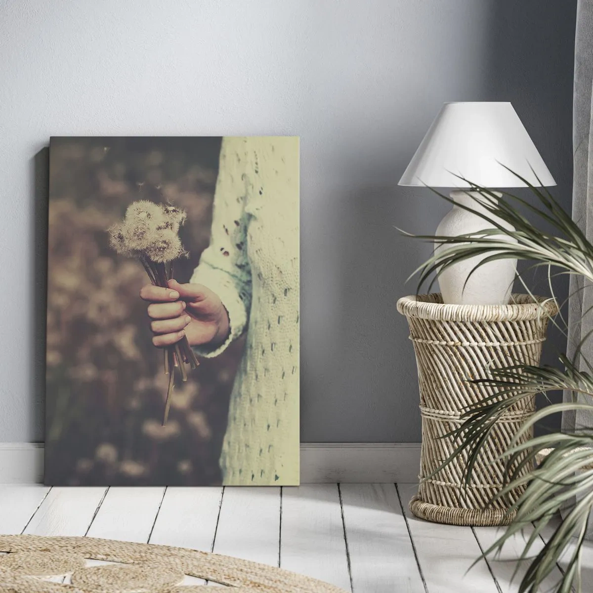 Impression sur toile - Image sur toile - Une main tenant des pissenlits sur un fond flou d'un champ plein de fleurs. - 80x120cm - Merci de les garder - Décoration murale moderne pour le salon et la chambre ARTTOR
